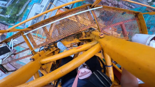 塔吊司機高空作業(yè)